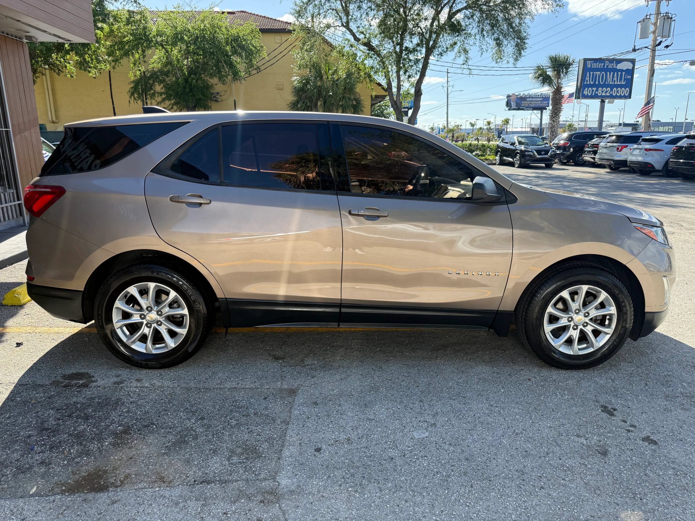Used 2019 Chevrolet Equinox LS FWD image 4