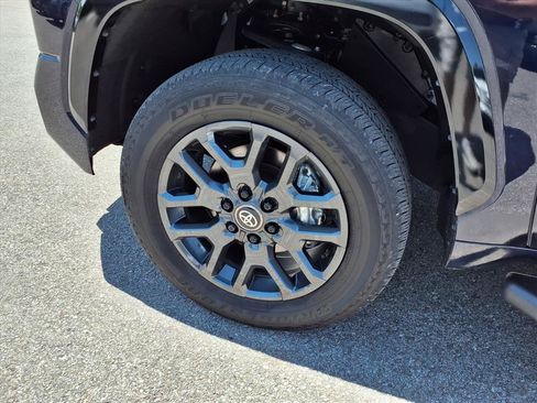 Used 2025 Toyota Tundra Platinum AWD/4WD image 9