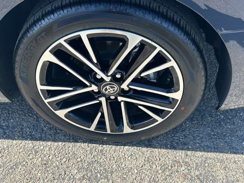 Used 2025 Toyota Camry XLE w/ Premium Plus Package image 6