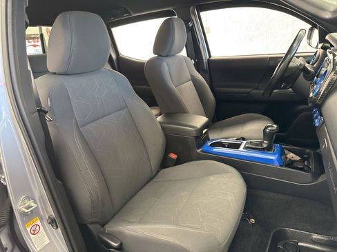 Used 2018 Toyota Tacoma TRD Off-Road image 50