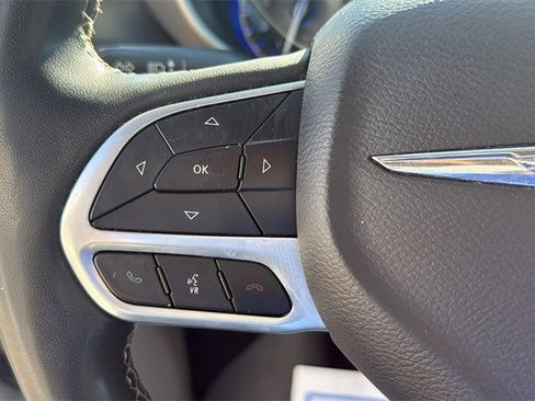 Used 2022 Chrysler Pacifica Touring-L image 22