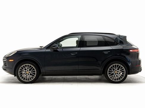 Used 2023 Porsche Cayenne Platinum Edition image 2