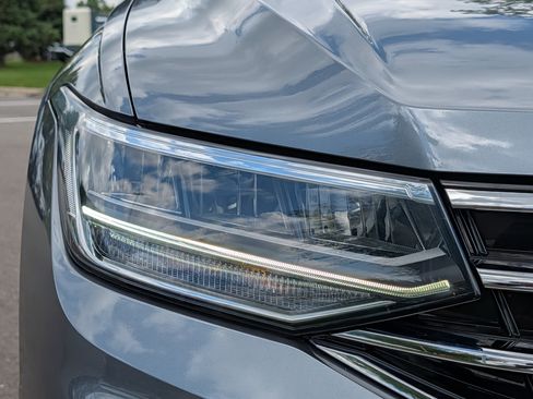 Certified 2023 Volkswagen Tiguan SE w/ Panoramic Sunroof Package AWD/4WD image 16