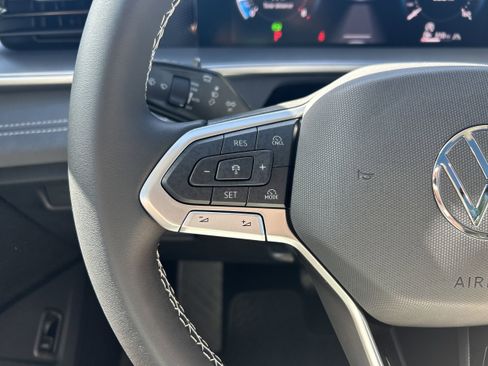 New 2025 Volkswagen Tiguan SE image 13