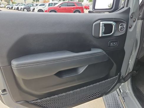 Used 2023 Jeep Wrangler Unlimited Sahara w/ Cold Weather Group AWD/4WD image 20