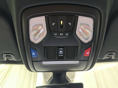 Used 2022 RAM 1500 Big Horn w/ Night Edition AWD/4WD image 35