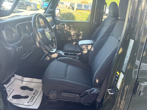 Used 2022 Jeep Wrangler Unlimited Sport image 12