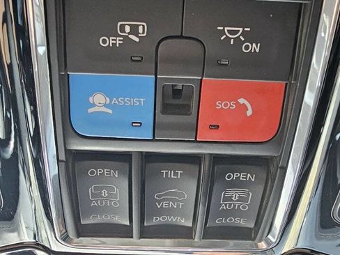 Used 2022 Jeep Grand Cherokee L Overland w/ Advanced Protech Group III image 10