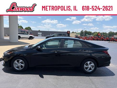 Used 2022 Hyundai Elantra SE FWD image 3