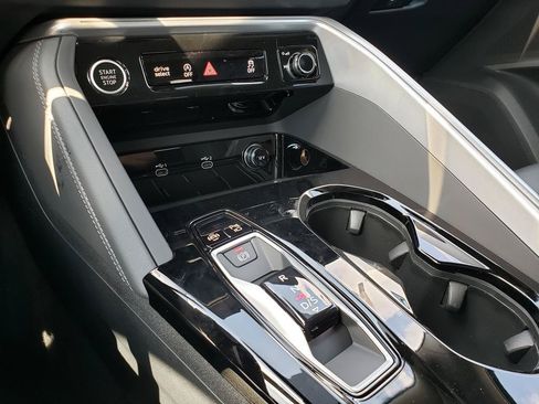 Used 2025 Audi Q5 Premium AWD/4WD image 11