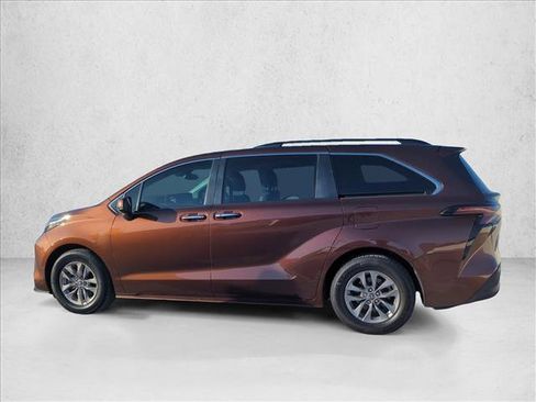 Used 2023 Toyota Sienna XLE FWD image 6