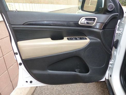 Used 2016 Jeep Grand Cherokee Laredo 75th Anniversary image 35