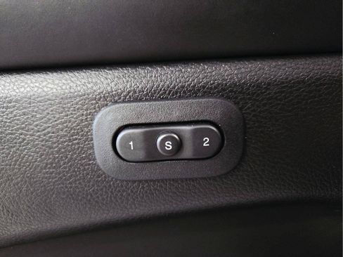 Used 2019 Jeep Grand Cherokee Overland AWD/4WD image 13