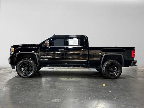 Used 2017 GMC Sierra 2500 Denali w/ Duramax Plus Package AWD/4WD image 6
