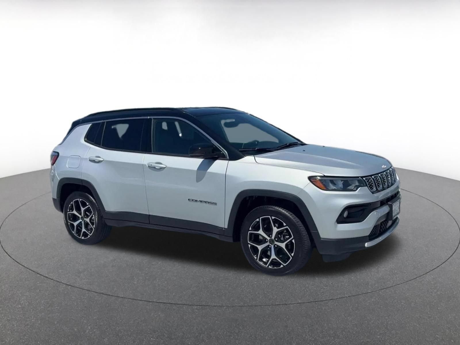 Used 2025 Jeep Compass Limited AWD/4WD image 2