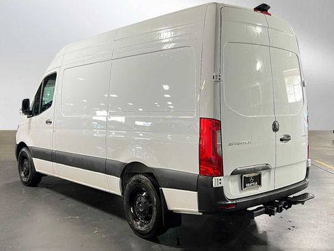 Used 2025 Mercedes-Benz Sprinter 2500 image 5