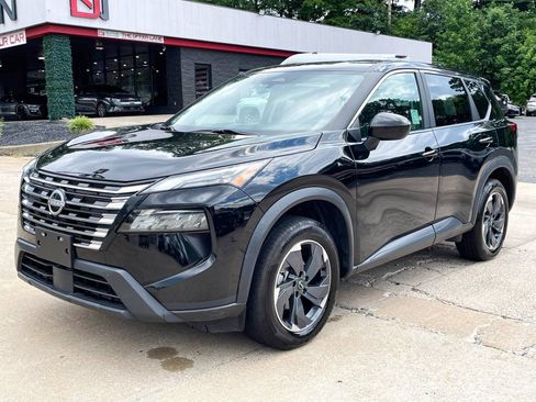 Used 2024 Nissan Rogue SV FWD image 1