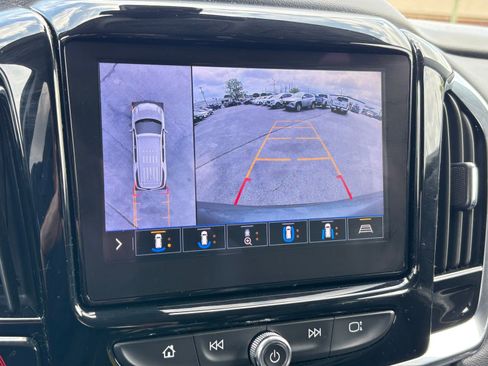 Used 2020 Chevrolet Traverse RS FWD image 12