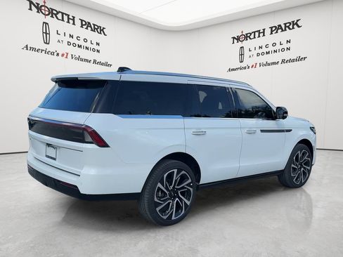 New 2027 Lincoln Navigator Reserve RWD image 5