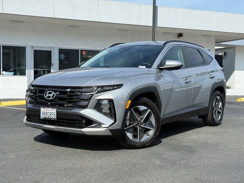 Used 2025 Hyundai Tucson SEL FWD image 2