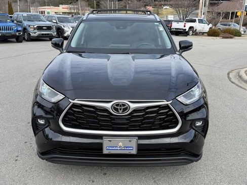Used 2021 Toyota Highlander XLE image 2