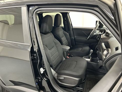 Certified 2022 Jeep Renegade Latitude w/ Convenience Group image 23