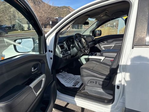 Used 2018 Nissan Titan PRO-4X image 11