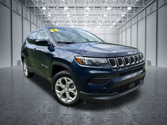 Used 2024 Jeep Compass Sport AWD/4WD image 2