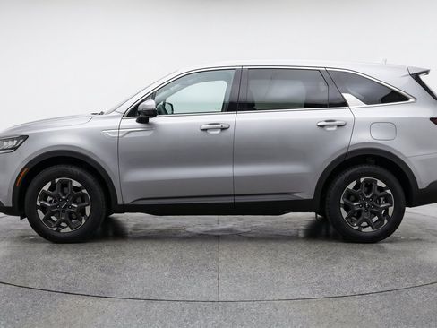 Used 2024 Kia Sorento S AWD/4WD image 5
