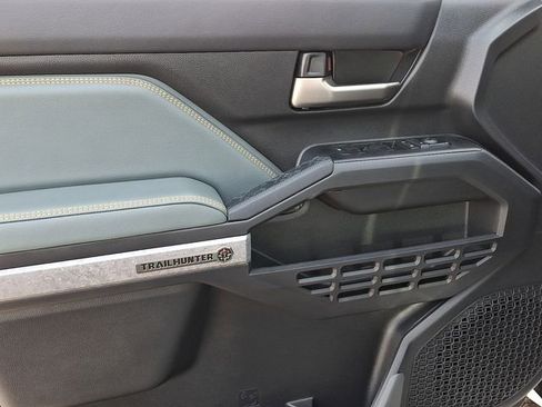 Used 2025 Toyota Tacoma Trailhunter image 13