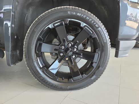 Used 2017 Chevrolet Silverado 1500 LTZ Z71 w/ LTZ Plus Package AWD/4WD image 9