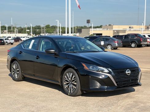 New 2026 Nissan Altima 2.5 SV FWD image 4