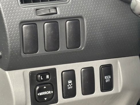 Used 2015 Toyota Tacoma 4x4 Access Cab image 16