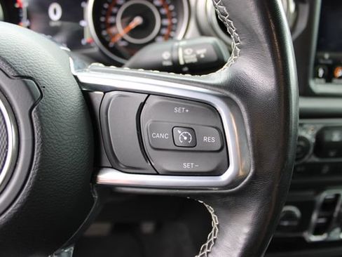 Used 2022 Jeep Wrangler Unlimited Sahara AWD/4WD image 17