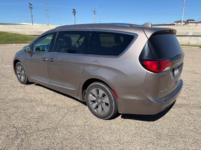 Used 2017 Chrysler Pacifica Platinum FWD image 4