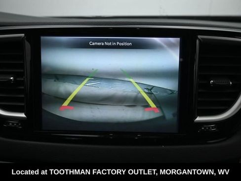 Used 2023 Chrysler Pacifica Touring-L FWD image 21