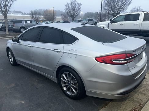 Used 2017 Ford Fusion SE image 9