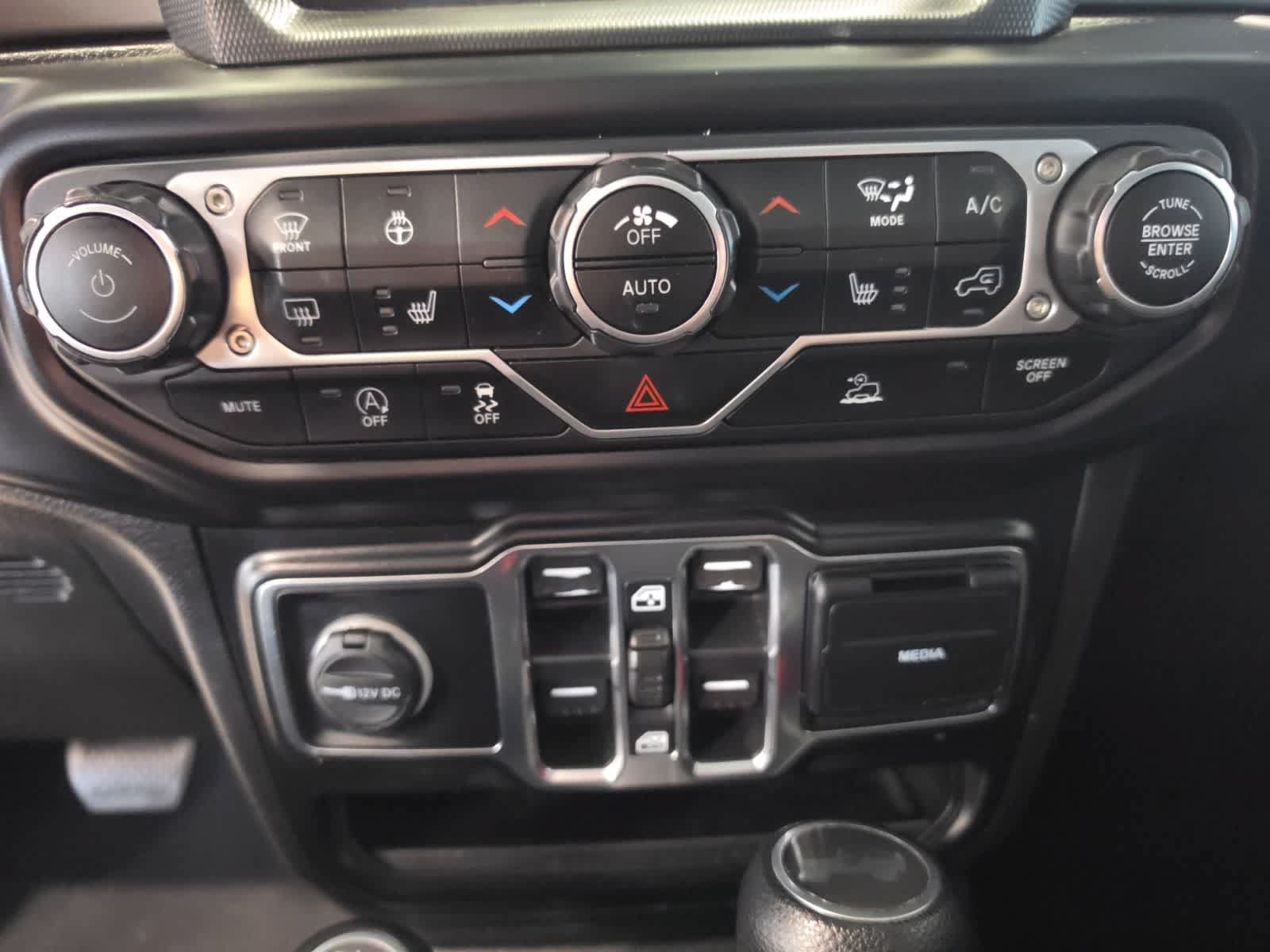 Used 2022 Jeep Wrangler Unlimited Sahara w/ Cold Weather Group AWD/4WD image 22