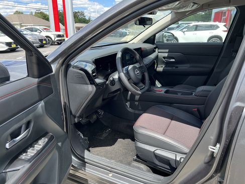 New 2025 Nissan Kicks SR image 4