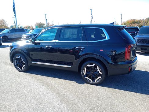 New 2025 Kia Telluride S image 4