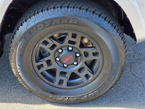 Used 2023 Toyota 4Runner TRD Off-Road Premium w/ Moonroof Package AWD/4WD image 9