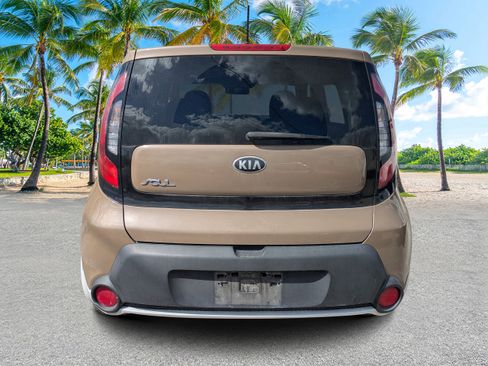 Used 2015 Kia Soul + image 4