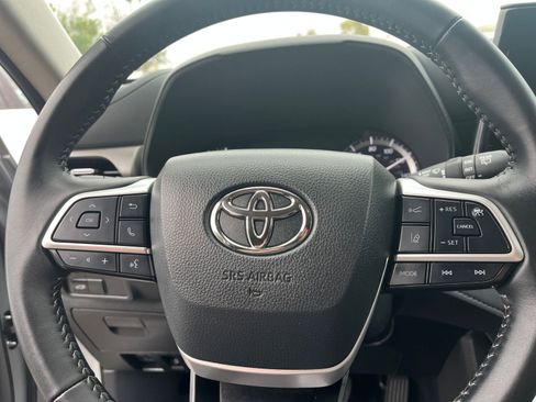 Used 2025 Toyota Highlander LE FWD image 29