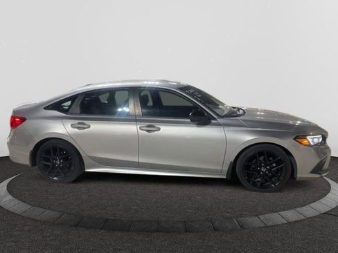 Used 2022 Honda Civic Sport image 2