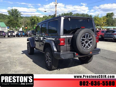 Used 2025 Jeep Wrangler Unlimited Sahara AWD/4WD image 3