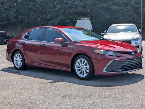 Used 2022 Toyota Camry LE FWD image 11