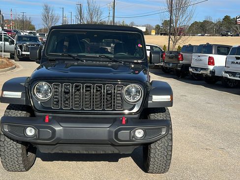 Used 2024 Jeep Wrangler Unlimited Rubicon w/ Convenience Group image 3