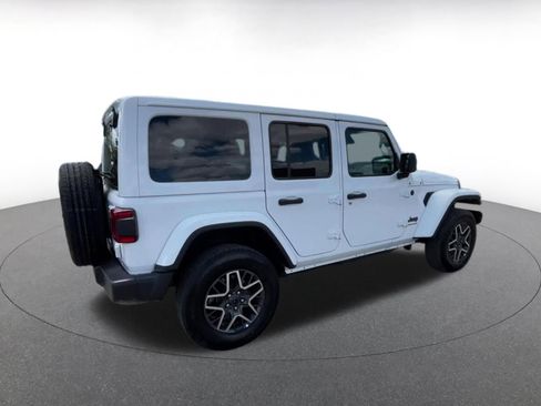 Used 2025 Jeep Wrangler Unlimited Sahara AWD/4WD image 14
