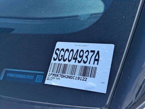 Used 2022 Ford Explorer XLT w/ Equipment Group 202A image 31