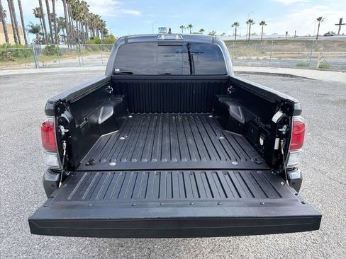 Used 2022 Toyota Tacoma TRD Sport w/ Technology Package RWD image 19